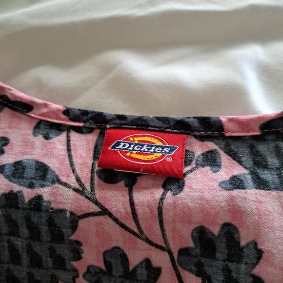 Scrub Set. - Picture 3 of 5